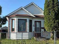 528 Castle AVE  Winnipeg, MB R2L 1C3