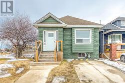150 CROSTHWAITE AVENUE N Hamilton, ON L8H 4V5