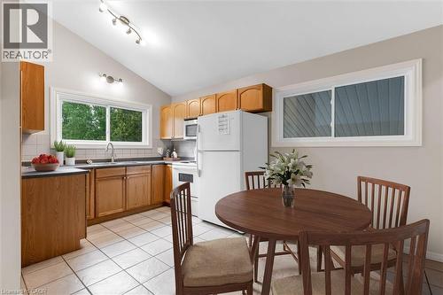 38 Tewksbury Crescent, London, ON - Indoor Photo Showing Dining Room
