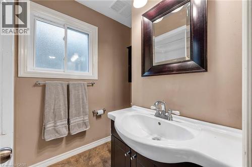 38 Tewksbury Crescent, London, ON - Indoor Photo Showing Bathroom