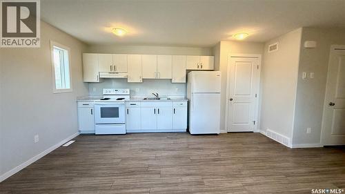 215 V Avenue N, Saskatoon, SK - Indoor Photo Showing Kitchen