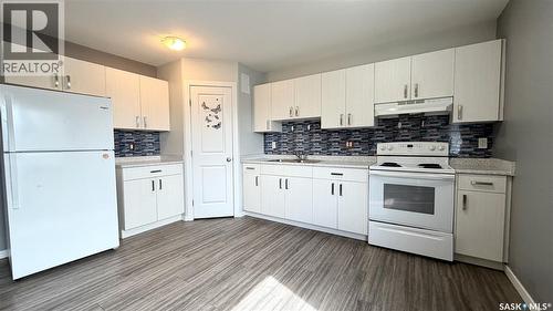 215 V Avenue N, Saskatoon, SK - Indoor Photo Showing Kitchen