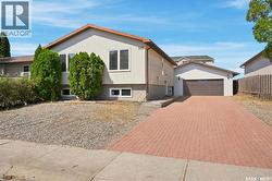 986 Rowell CRESCENT N  Regina, SK S4X 2A6