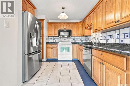 986 Rowell Crescent N, Regina, SK - Indoor Photo Showing Kitchen