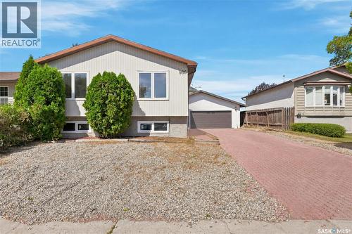 986 Rowell Crescent N, Regina, SK - Outdoor