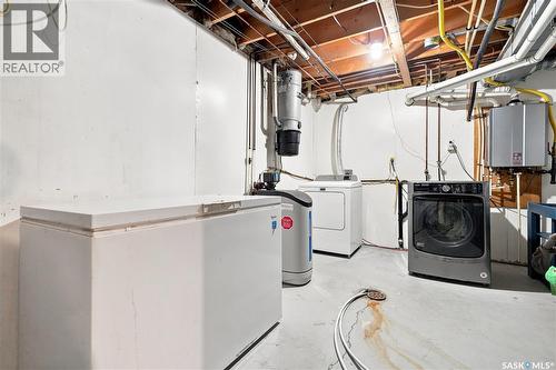 986 Rowell Crescent N, Regina, SK - Indoor Photo Showing Laundry Room