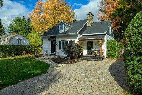 Front of Structure - 55 Av. Chartier, Saint-Sauveur, QC - Outdoor
