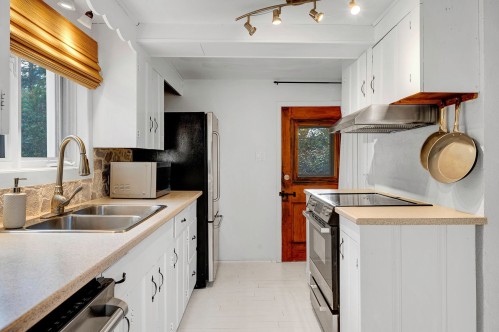 Kitchen - 55 Av. Chartier, Saint-Sauveur, QC - Indoor Photo Showing Kitchen With Double Sink
