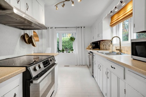 Kitchen - 55 Av. Chartier, Saint-Sauveur, QC - Indoor Photo Showing Kitchen With Double Sink