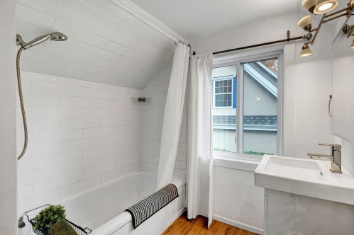 Bathroom - 55 Av. Chartier, Saint-Sauveur, QC - Indoor Photo Showing Bathroom