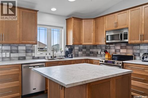 1329 Heidgerken Crescent, Humboldt, SK - Indoor Photo Showing Kitchen With Double Sink
