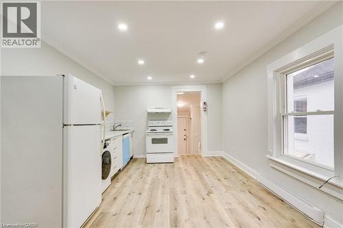 33 ALBION Street Unit# Upper #2 , Brantford, Ontario N3T 3L9 2