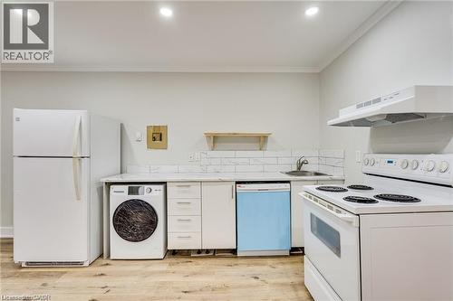 33 ALBION Street Unit# Upper #2 , Brantford, Ontario N3T 3L9 3