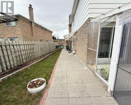 LOWER - 22 HARTLEYWOOD DRIVE , Toronto, Ontario M1S 3N2 2