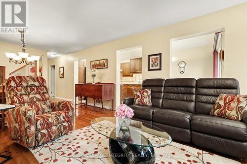 16 Streamwood Lane, Ottawa, ON - Indoor Photo Showing Living Room
