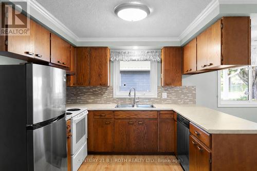 19 Maple Crescent, Oro-Medonte, ON - Indoor Photo Showing Kitchen With Double Sink