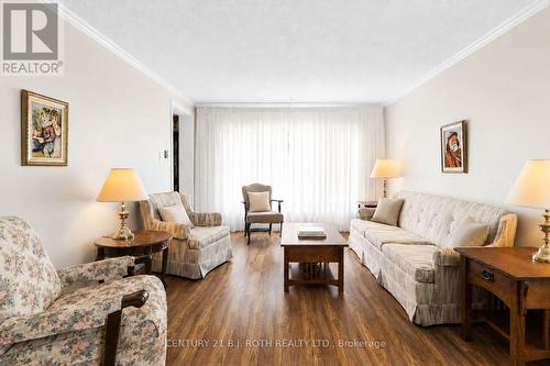 19 Maple Crescent, Oro-Medonte, ON - Indoor Photo Showing Living Room