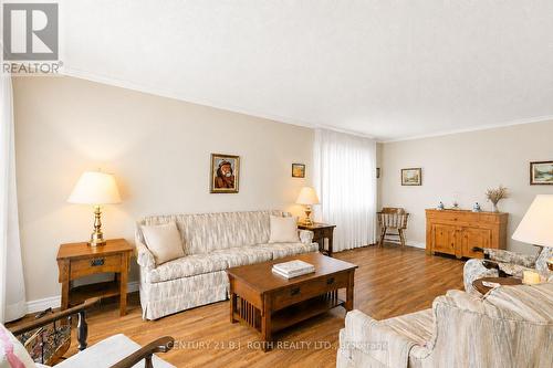 19 Maple Crescent, Oro-Medonte, ON - Indoor Photo Showing Living Room