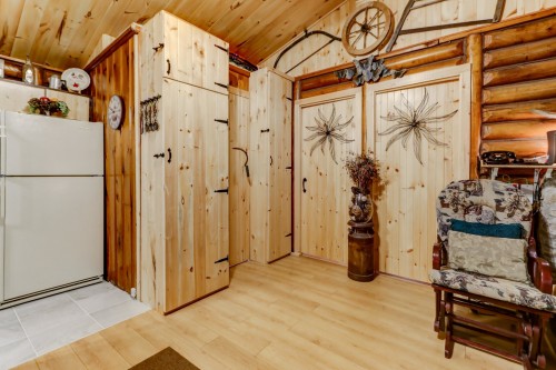 Salon - 27 Ch. Du Gros-Rocher, Harrington, QC - Indoor