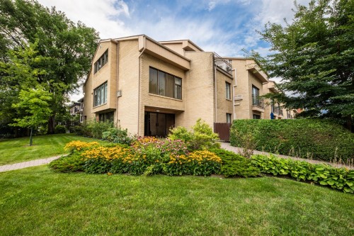 209-1838 Av. Victoria  Longueuil (Greenfield Park), QC J4V 1M5