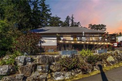 284 Prospect Lake Rd Saanich, BC V9E 1J7