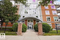 #300 7839 96 ST NW  Edmonton, AB T6C 4R4