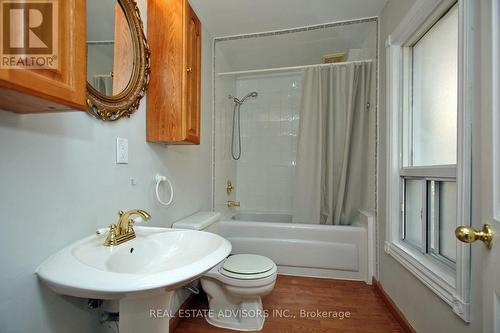 2nd floor bathroom - 7924 Kipling Avenue, Vaughan, ON 