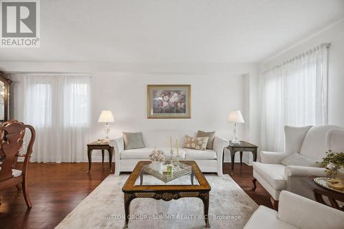 5540 Prosper Court, Mississauga, ON - Indoor Photo Showing Living Room