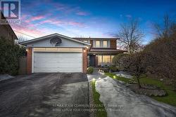 18 TERRYELLEN CRESCENT  Toronto, ON M9C 1H7