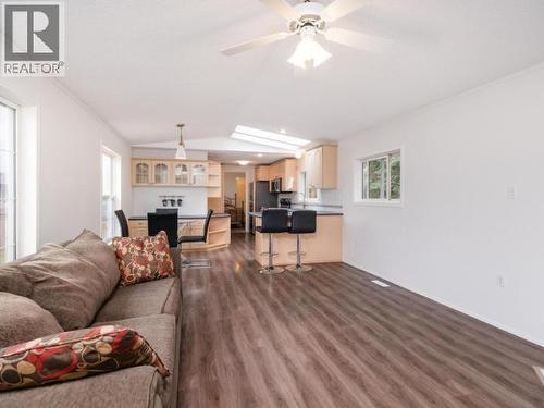 413-989 Range Road, Whitehorse, YT - Indoor Photo Showing Living Room