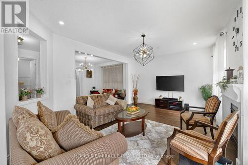 452 Tyrone Crescent, Milton, ON - Indoor Photo Showing Living Room
