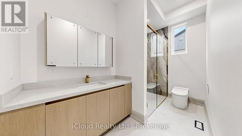 2539 Rugby Road, Mississauga, ON - Indoor Photo Showing Bathroom