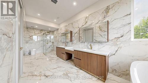 2539 Rugby Road, Mississauga, ON - Indoor Photo Showing Bathroom
