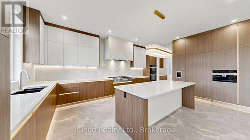 2539 Rugby Road, Mississauga, ON - Indoor Photo Showing Kitchen With Double Sink With Upgraded Kitchen