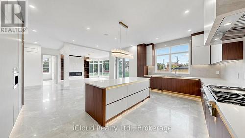 2539 Rugby Road, Mississauga, ON - Indoor Photo Showing Kitchen With Double Sink