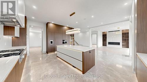 2539 Rugby Road, Mississauga, ON - Indoor Photo Showing Kitchen With Upgraded Kitchen