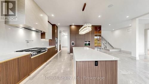 2539 Rugby Road, Mississauga, ON - Indoor Photo Showing Kitchen With Upgraded Kitchen
