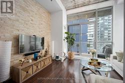 1604 - 375 KING STREET W  Toronto, ON M5V 1K1