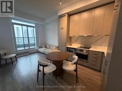 1215 - 38 HONEYCRISP CRESCENT  Vaughan, ON L4K 0M8