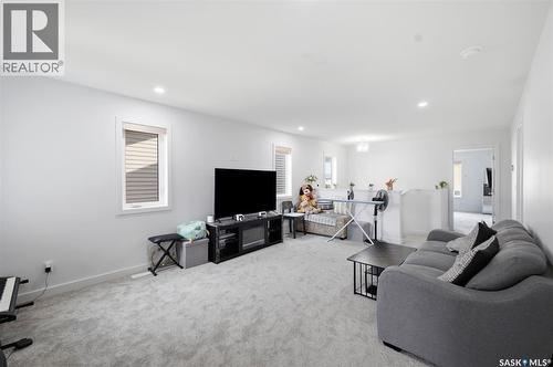 231 Katz Court, Saskatoon, SK - Indoor Photo Showing Living Room
