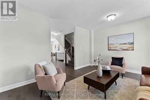 14 Philosopher Private, Ottawa, ON - Indoor Photo Showing Living Room