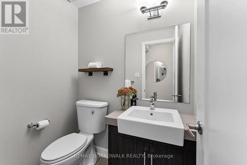 14 Philosopher Private, Ottawa, ON - Indoor Photo Showing Bathroom