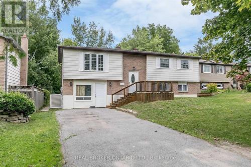 UPPER - 18 CHIPPAWA COURT , Barrie, Ontario L4M 5N8