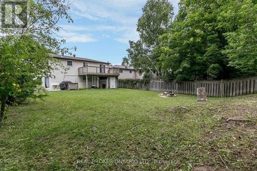 UPPER - 18 CHIPPAWA COURT , Barrie, Ontario L4M 5N8 4