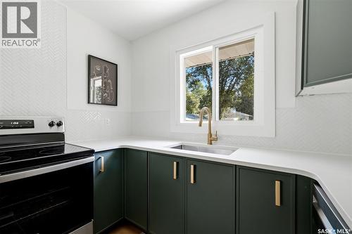 137 Garnet Street, Regina, SK - Indoor Photo Showing Kitchen