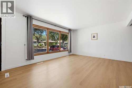 137 Garnet Street, Regina, SK - Indoor