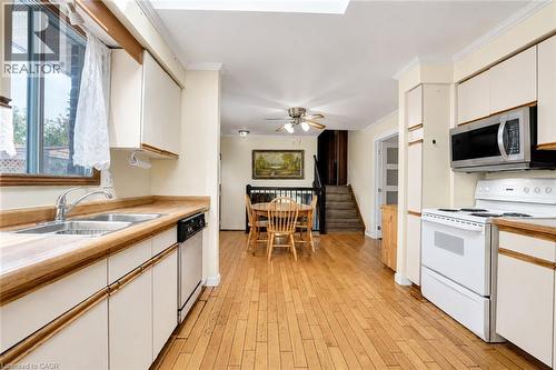 26 Mody Court, London, ON - Indoor Photo Showing Kitchen With Double Sink