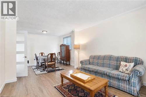 26 Mody Court, London, ON - Indoor Photo Showing Living Room