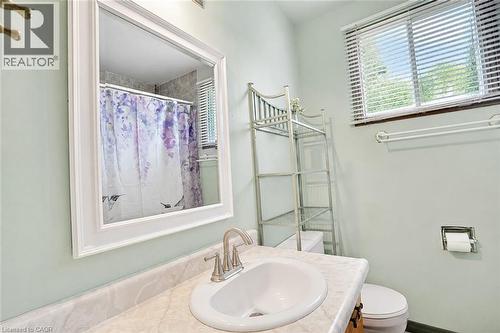 26 Mody Court, London, ON - Indoor Photo Showing Bathroom