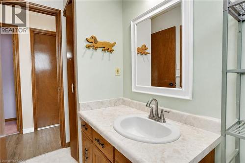 26 Mody Court, London, ON - Indoor Photo Showing Bathroom